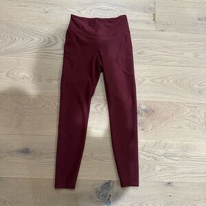 Old Navy Powersoft Burgundy High-Waisted Leggings with pockets